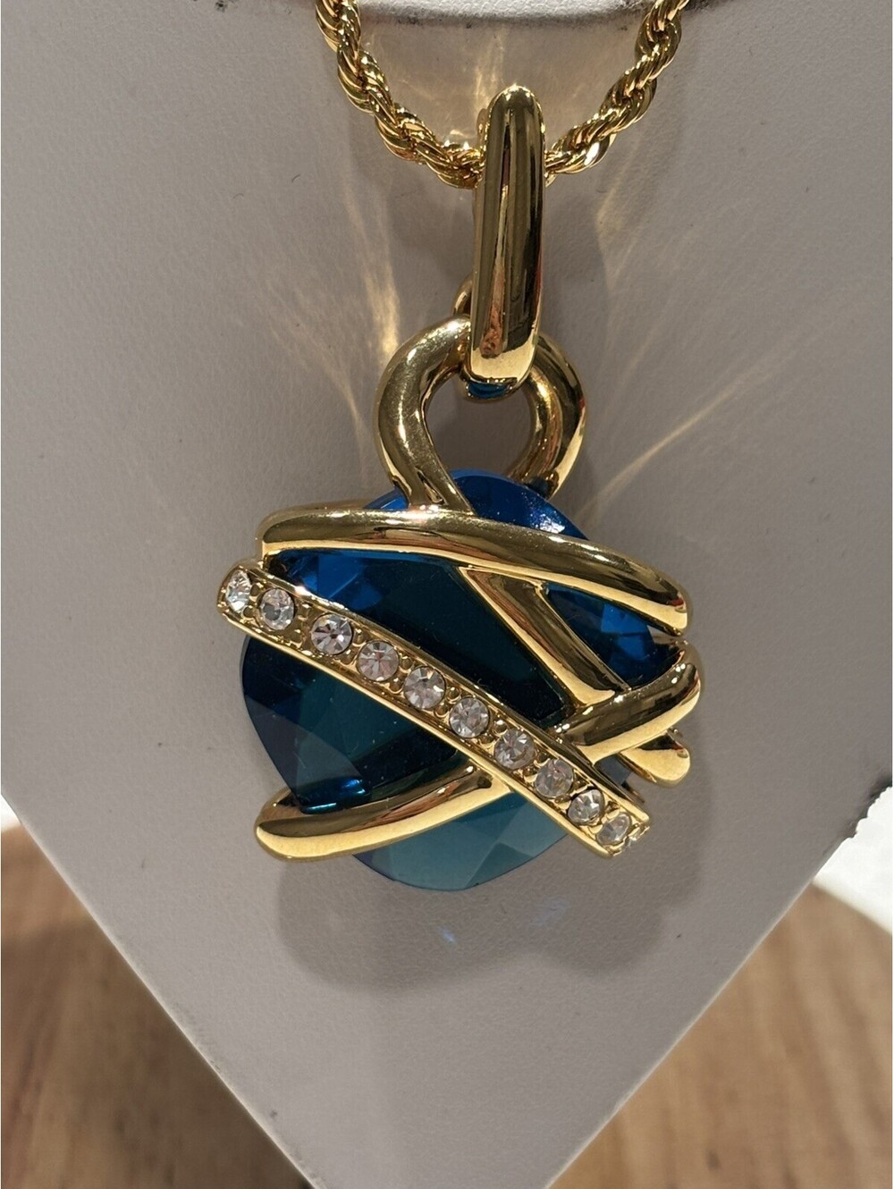 VINTAGE KENNETH J. LANE GOLD TONE CHAIN W/BLUE GLASS & CZ PENDANT NECKLACE!